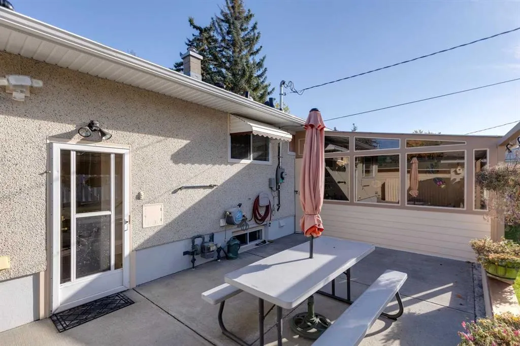 275 Northmount Drive NW