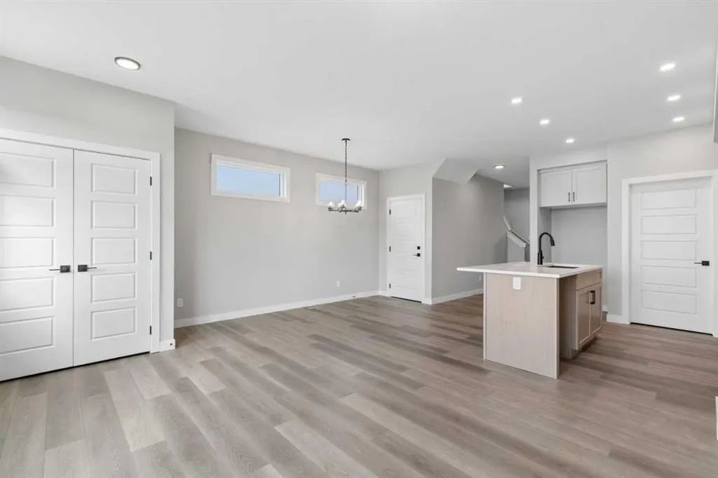 79 Lewiston Park NE