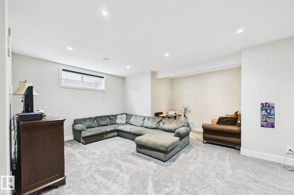 48 Lundberg Crescent