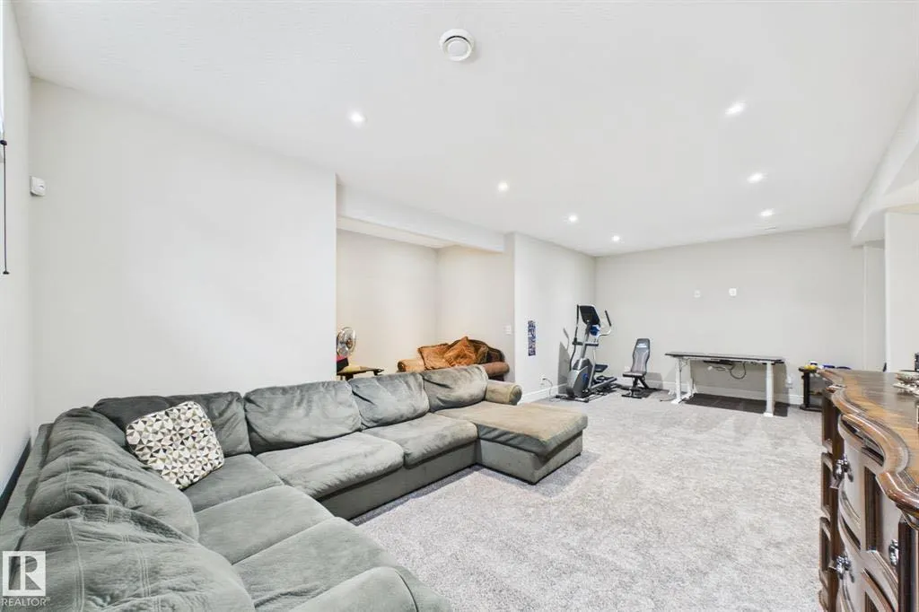 48 Lundberg Crescent
