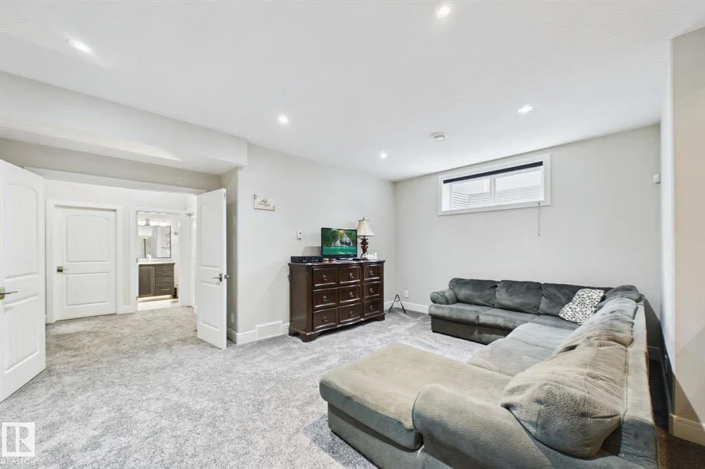 48 Lundberg Crescent