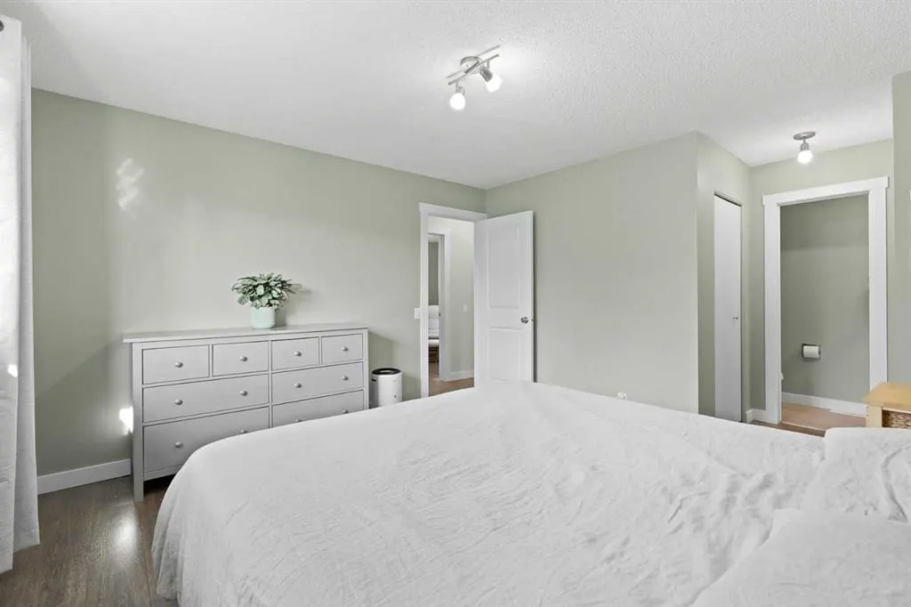11 Berwick Hill NW