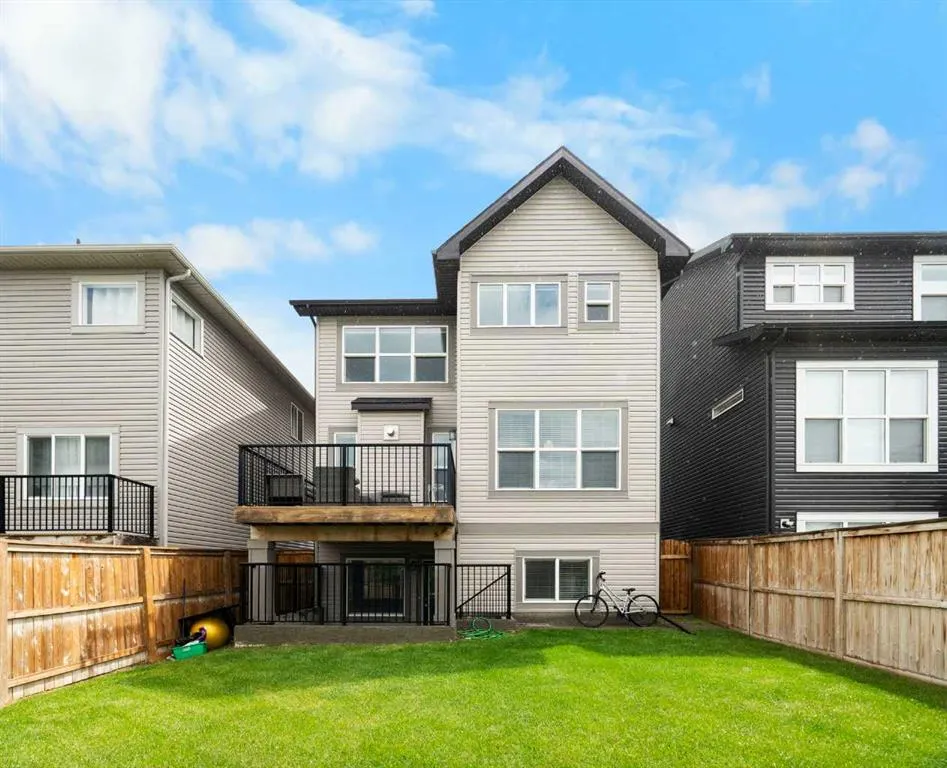 232 Nolancrest Heights NW