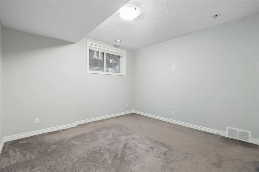 232 Nolancrest Heights NW