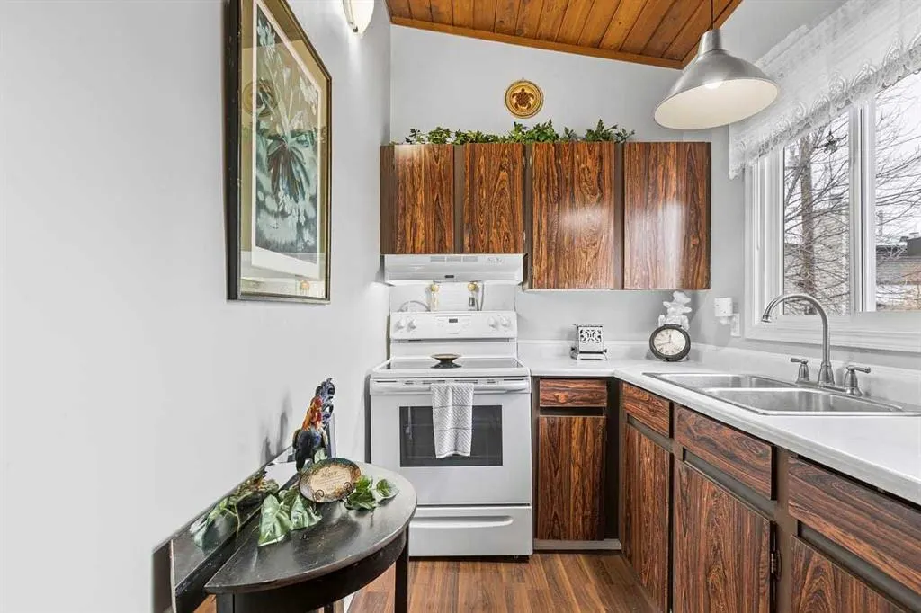 101 Pinemont Bay NE