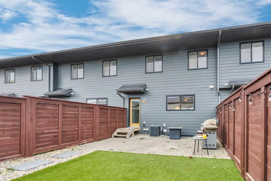 212 Walden Drive SE