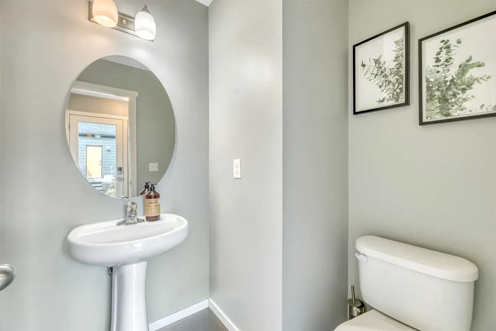 212 Walden Drive SE