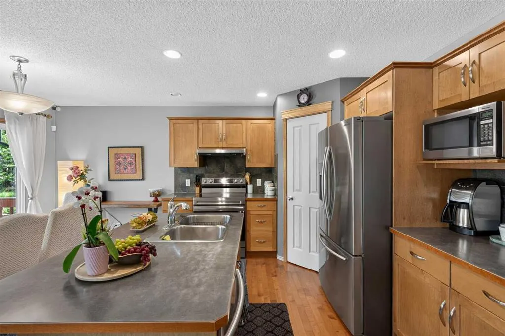 60 Tuscany Ridge Crescent NW