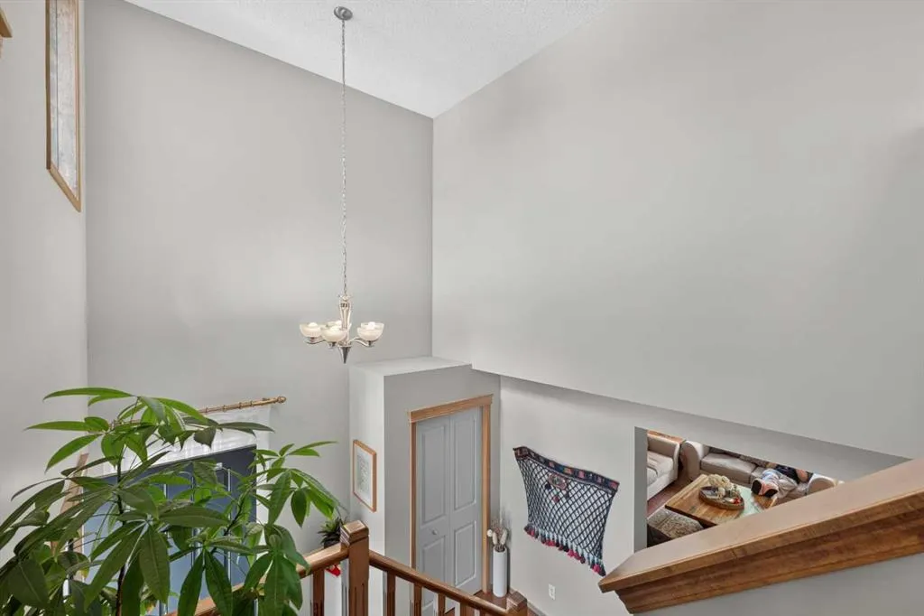60 Tuscany Ridge Crescent NW