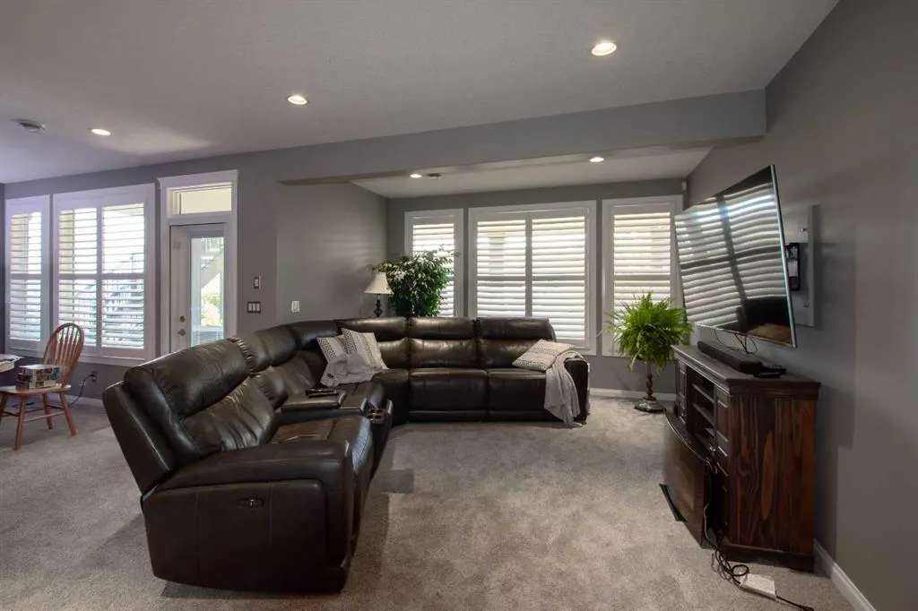 166 Nolancliff Crescent NW