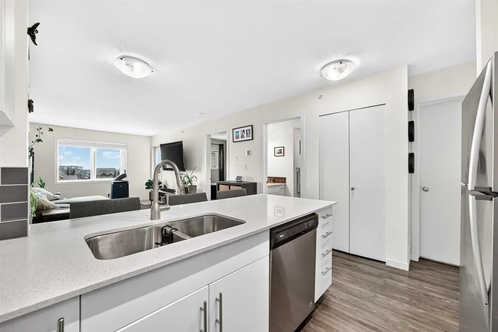 181 Skyview Ranch Manor NE #1406