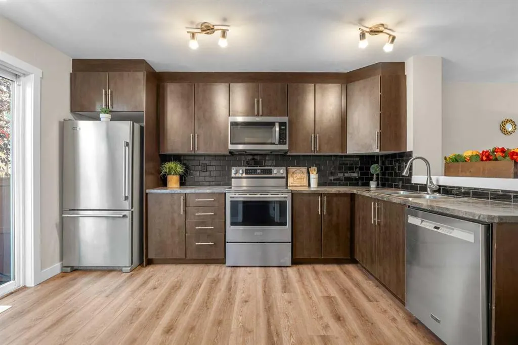 2445 Kingsland Road S #403