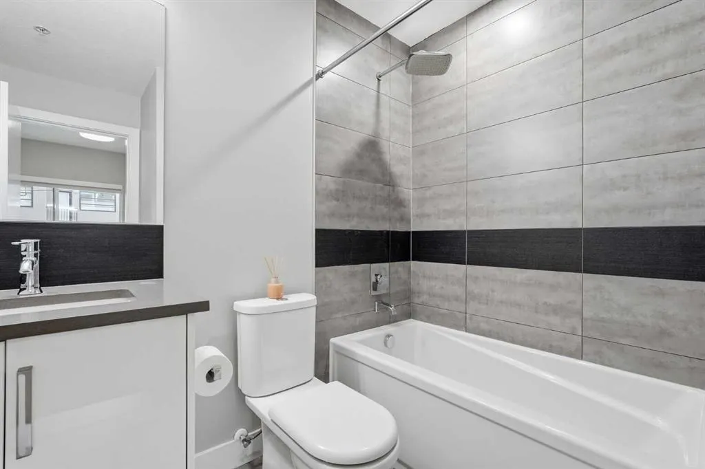 1521 26 Avenue SW #104