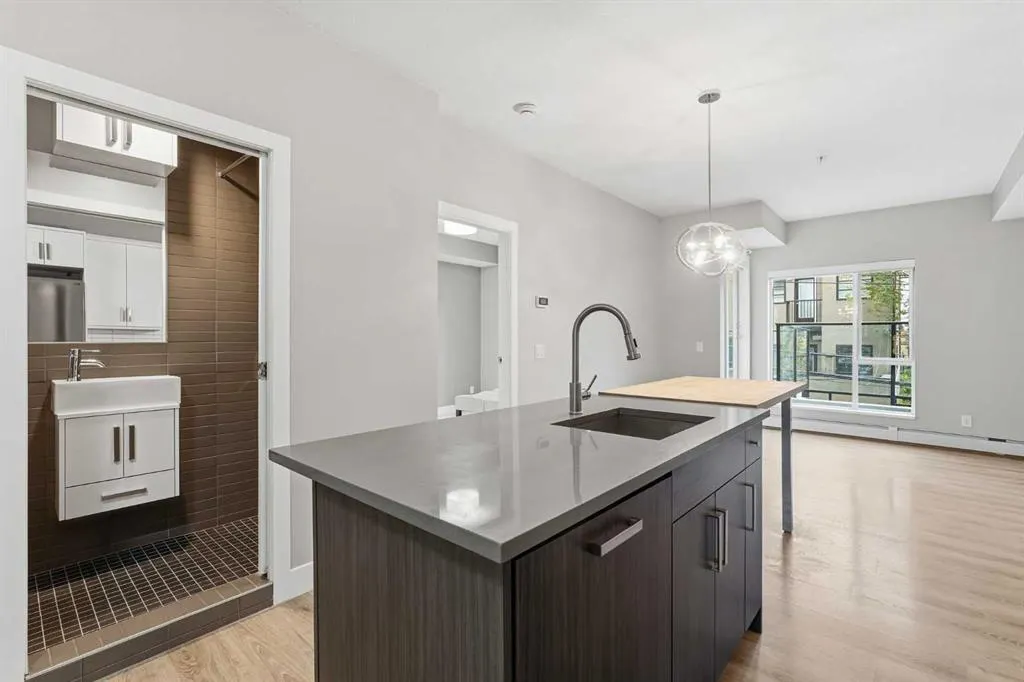 1521 26 Avenue SW #104