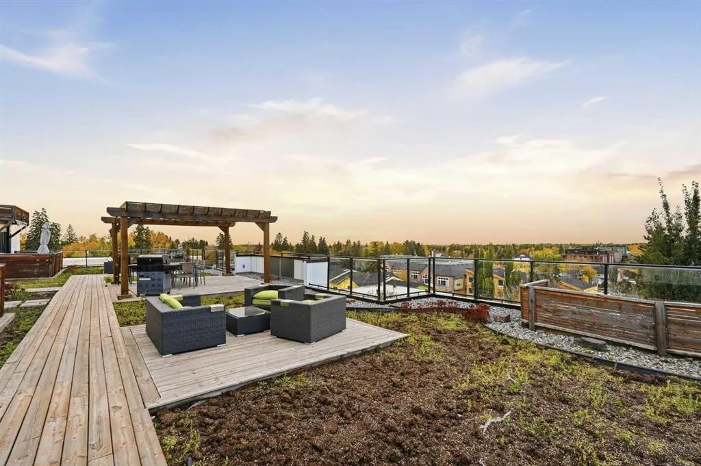 1521 26 Avenue SW #104