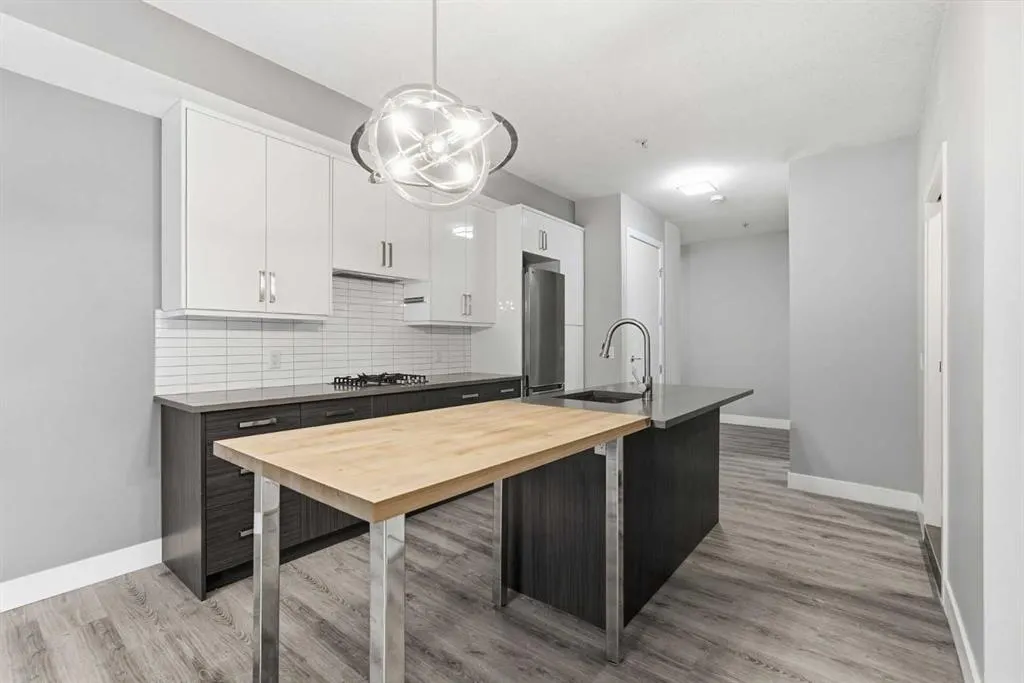 1521 26 Avenue SW #104