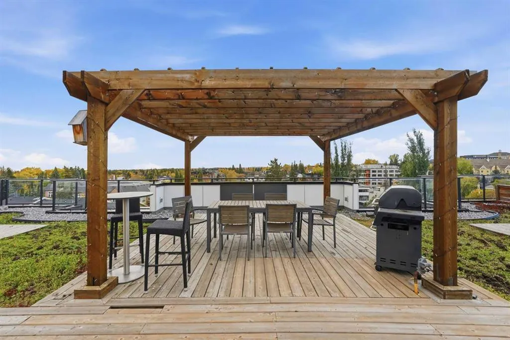 1521 26 Avenue SW #104