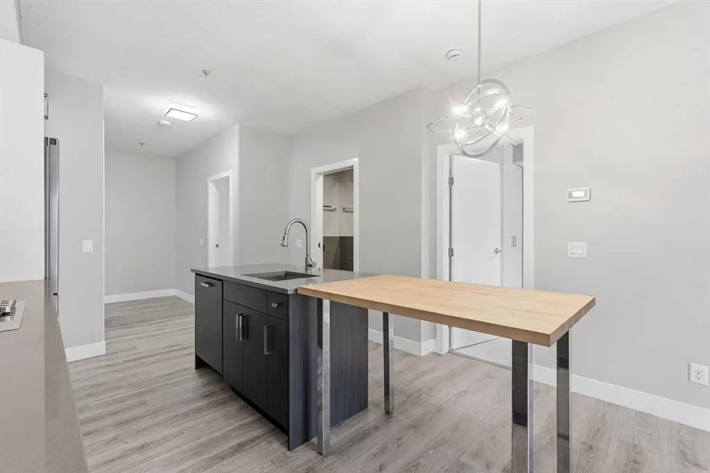 1521 26 Avenue SW #104