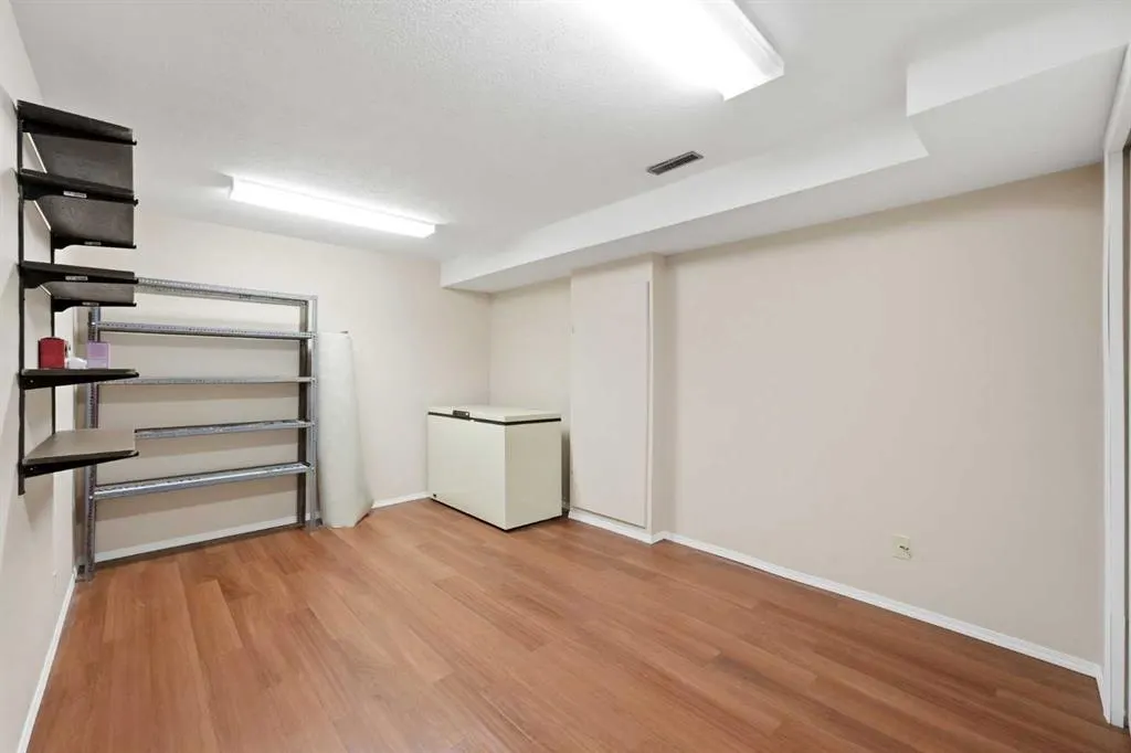 180 Doran Crescent