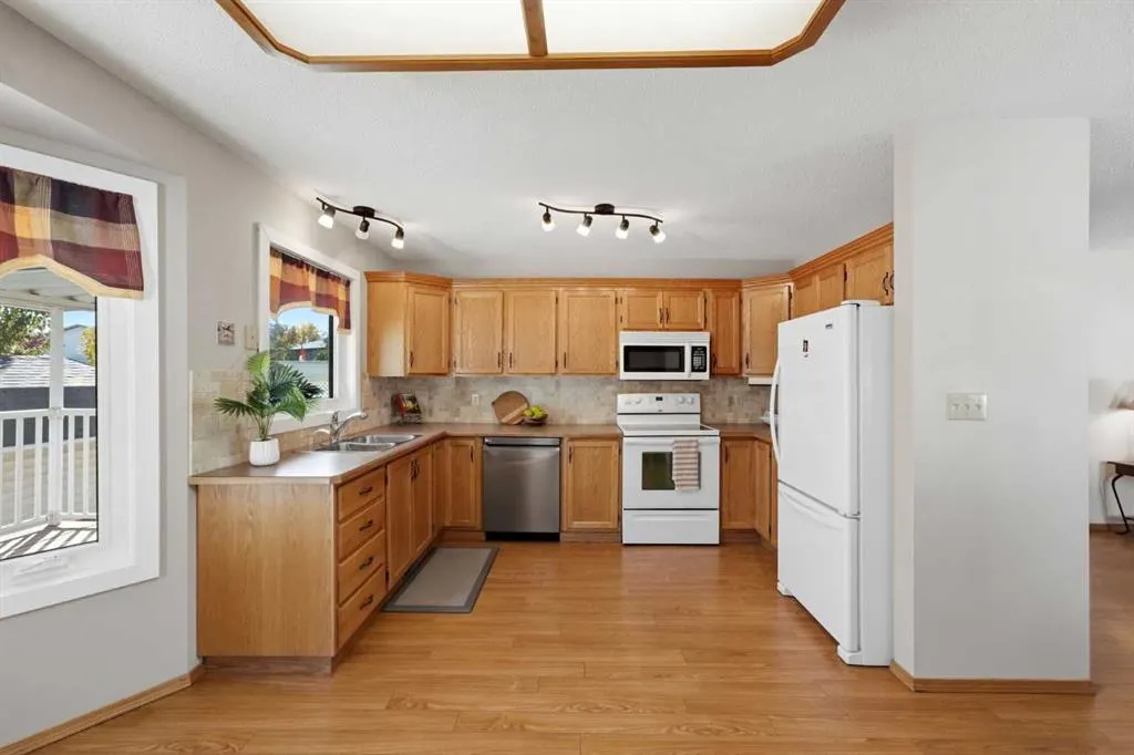 180 Doran Crescent