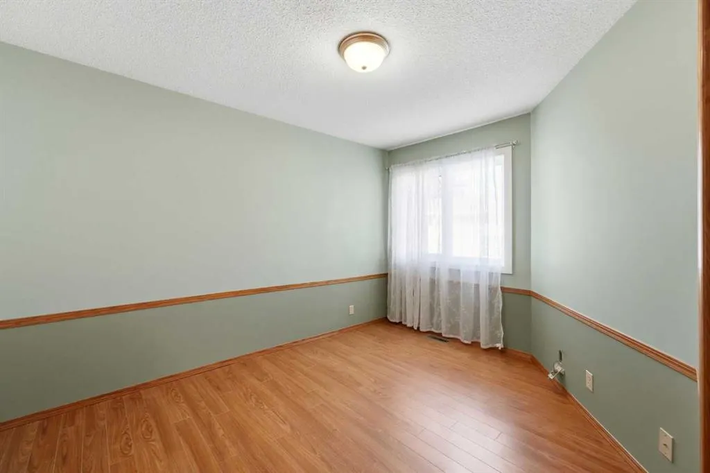 180 Doran Crescent