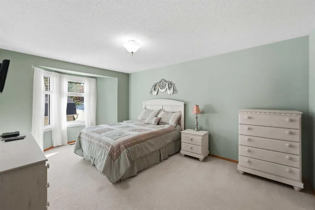 180 Doran Crescent