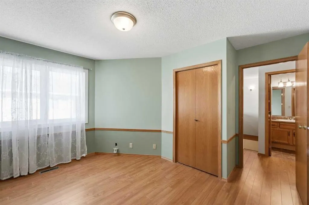 180 Doran Crescent