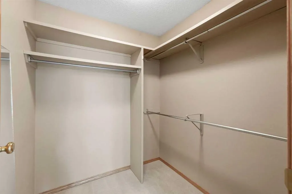180 Doran Crescent