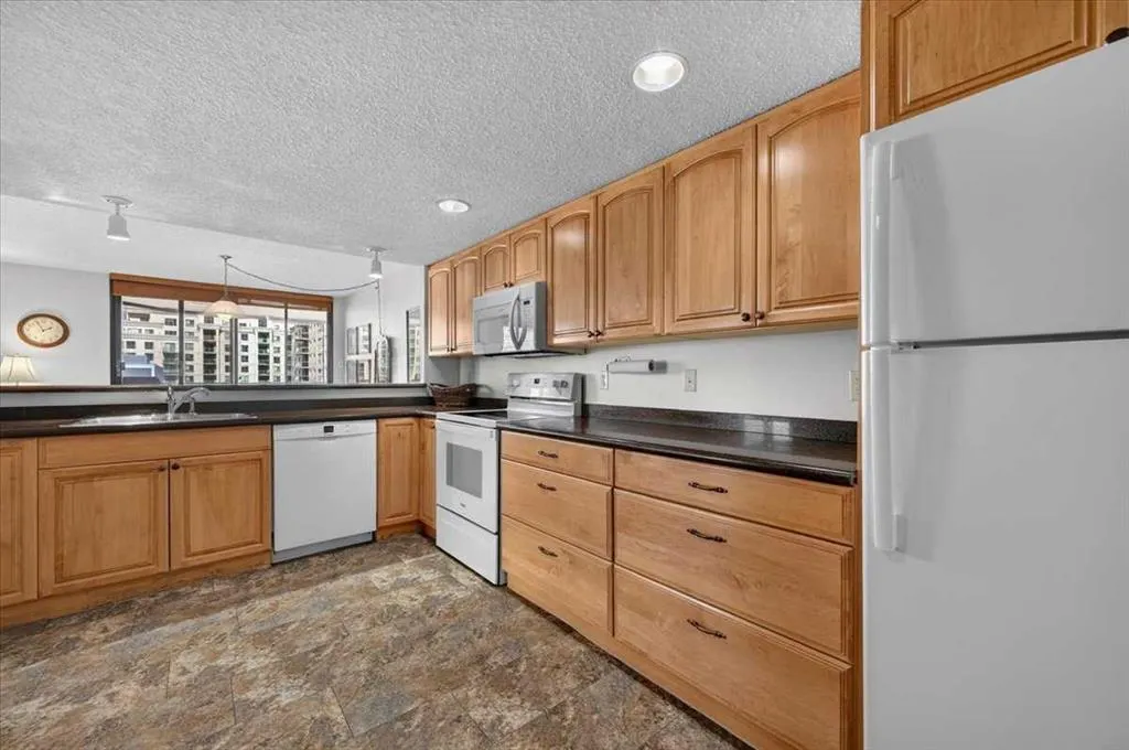 1100 8 Avenue SW #1506