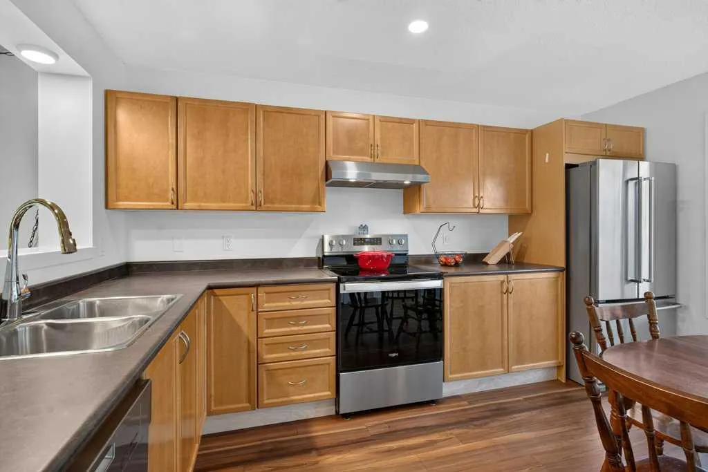 223 Elgin Point SE