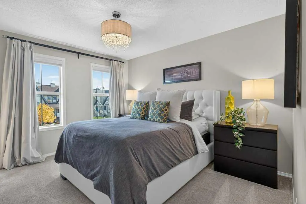 223 Elgin Point SE