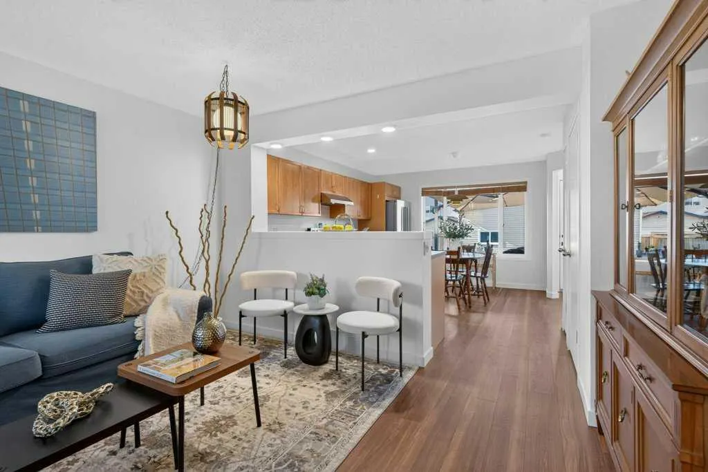 223 Elgin Point SE