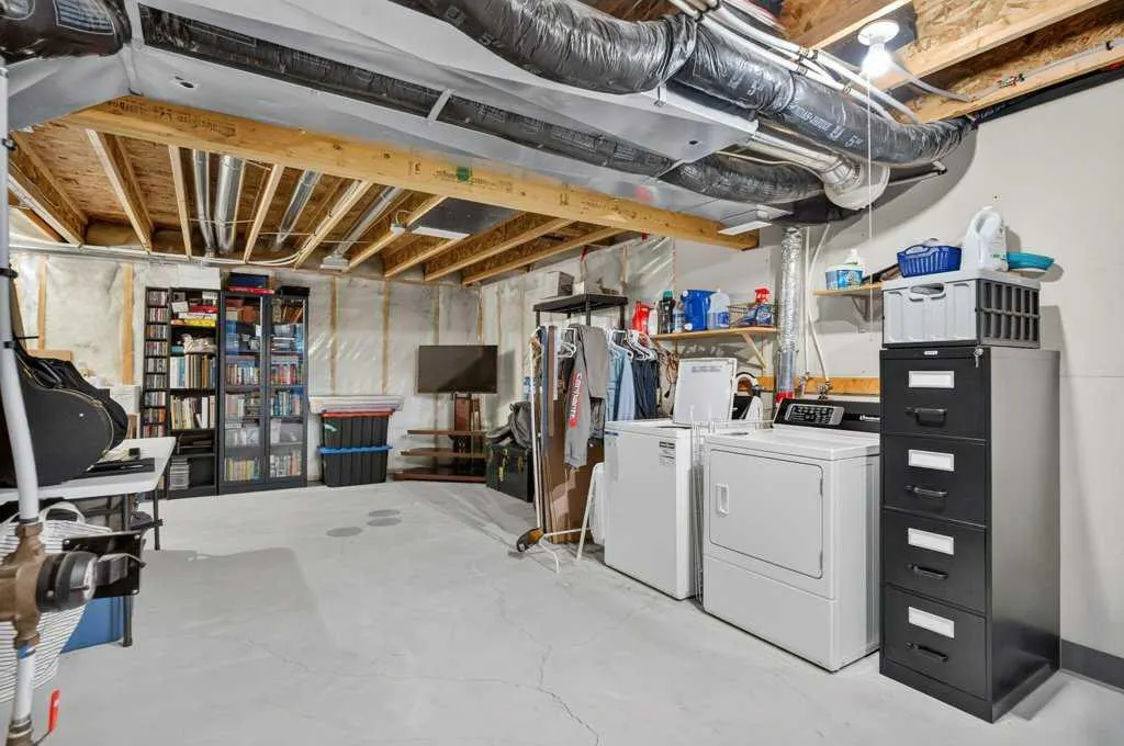 223 Elgin Point SE