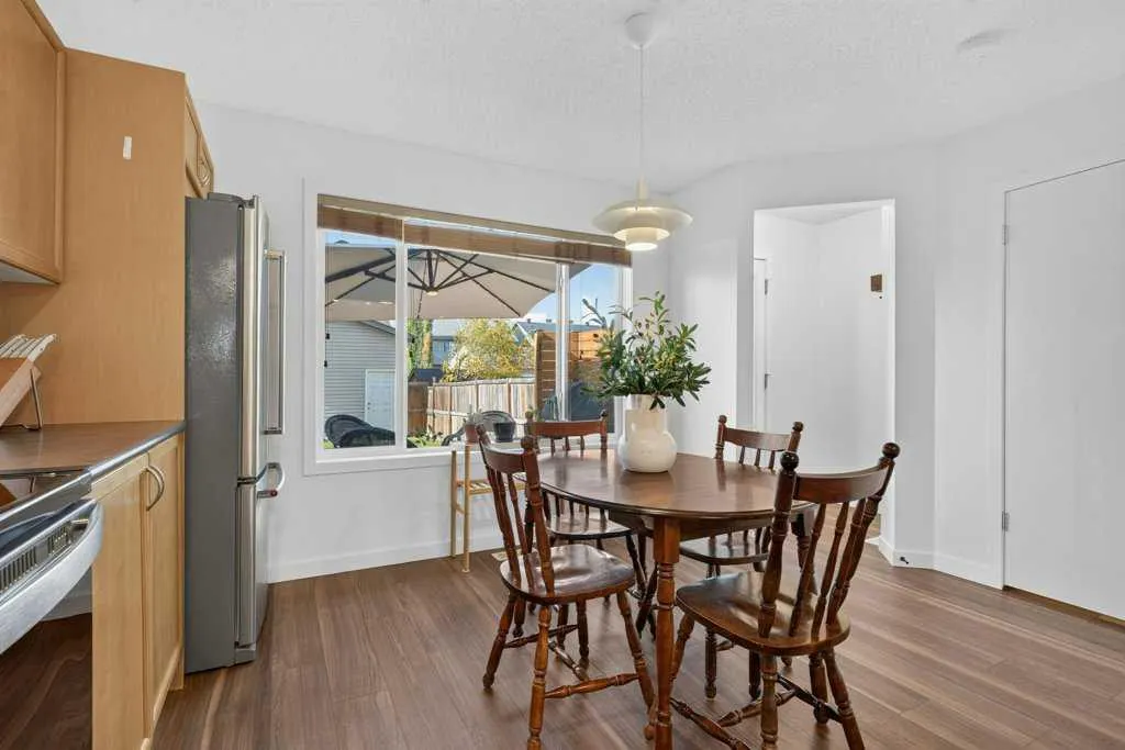 223 Elgin Point SE