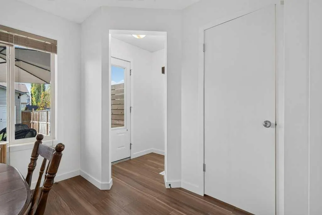 223 Elgin Point SE