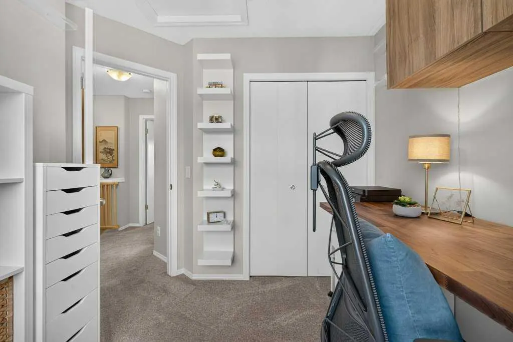 223 Elgin Point SE