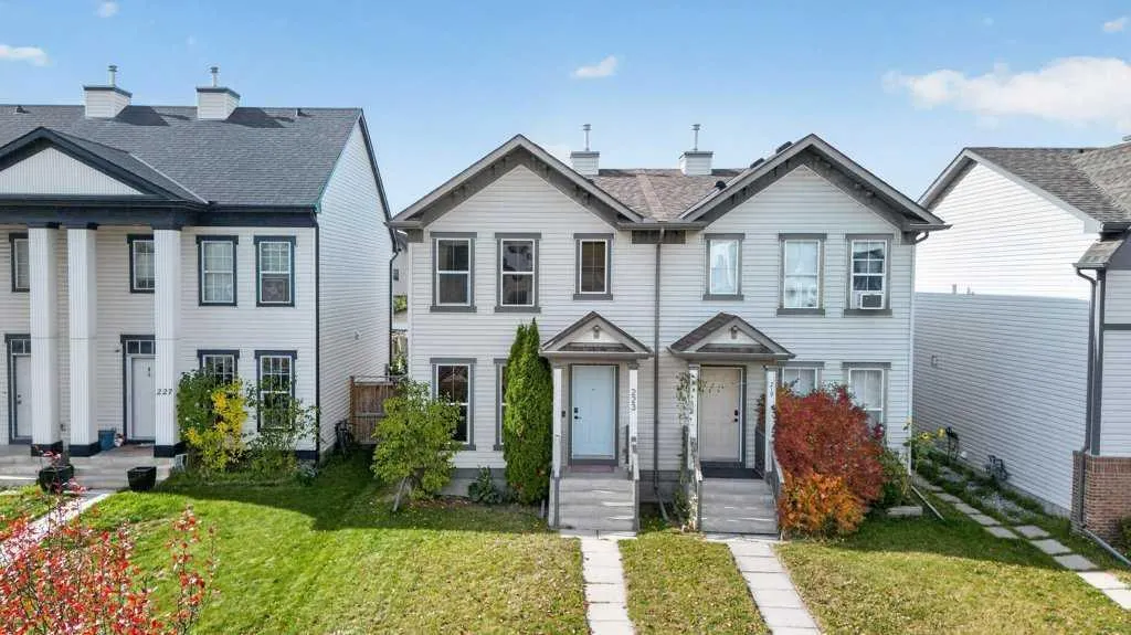 223 Elgin Point SE