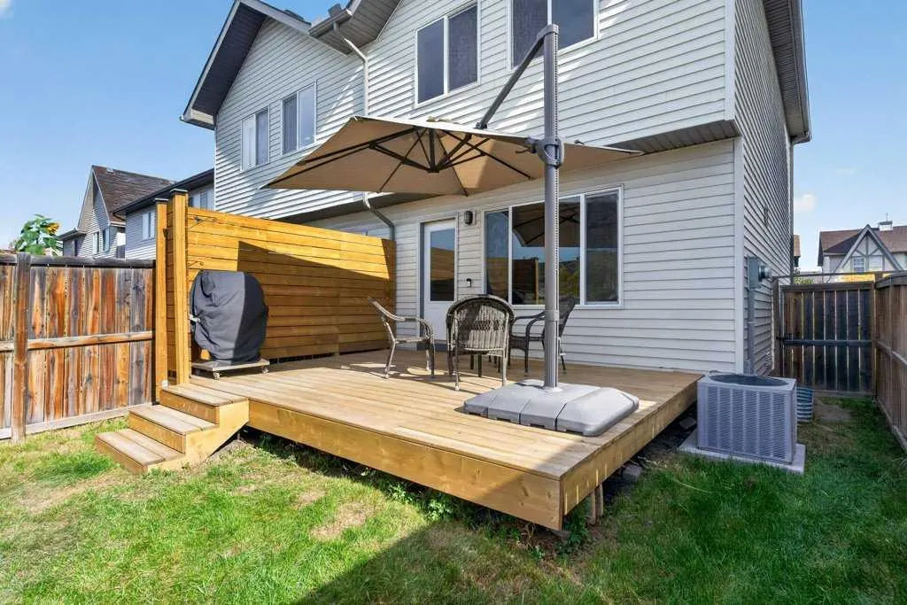 223 Elgin Point SE