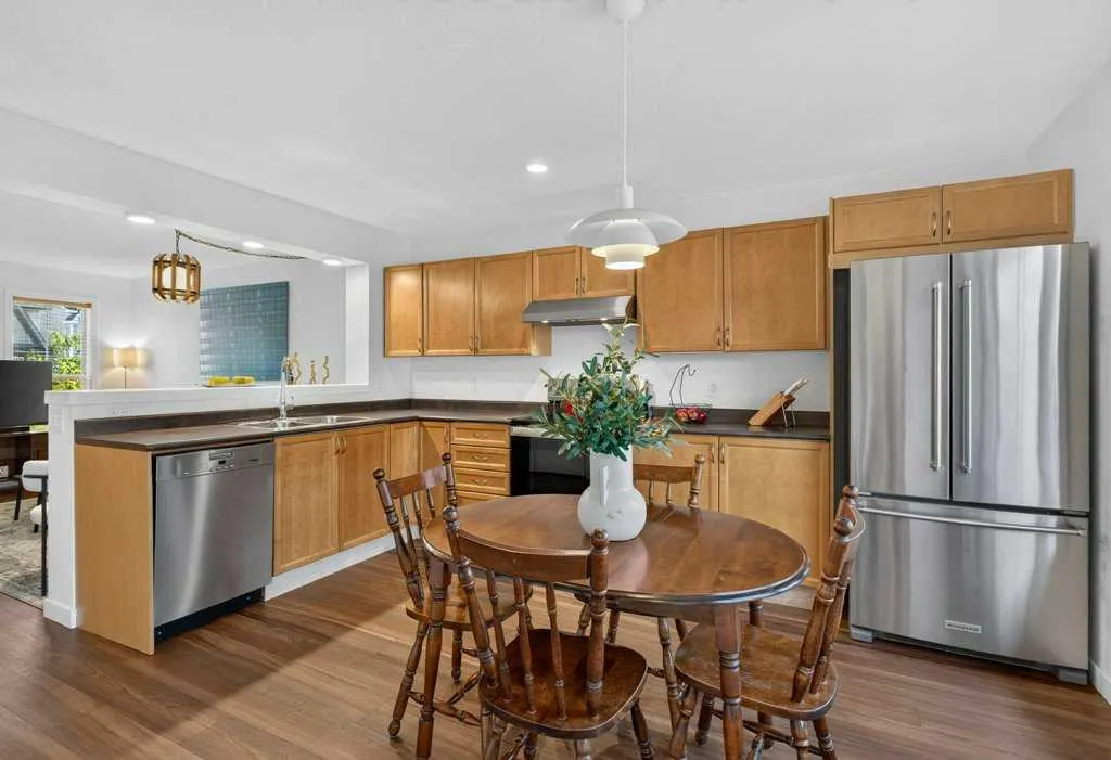223 Elgin Point SE