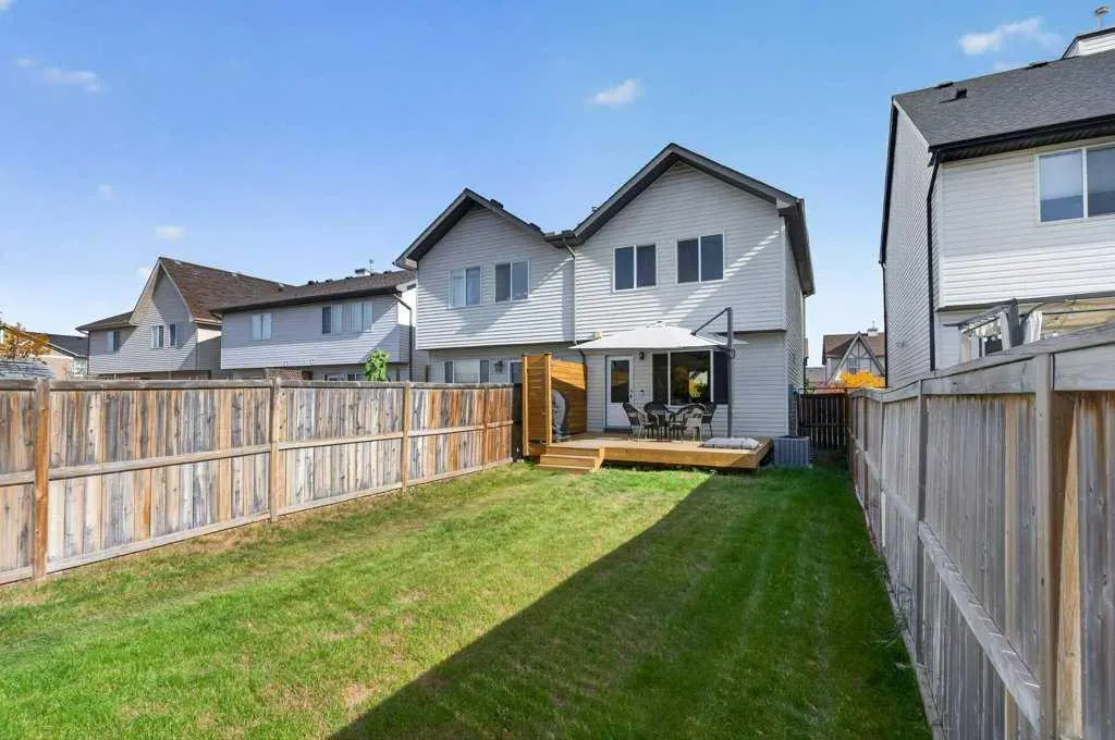 223 Elgin Point SE