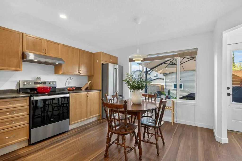 223 Elgin Point SE