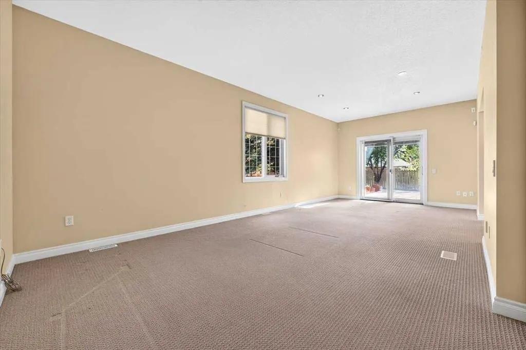 316 Parkland Way SE