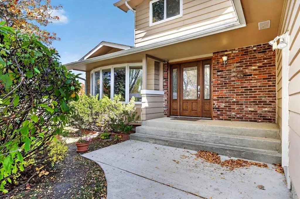 316 Parkland Way SE
