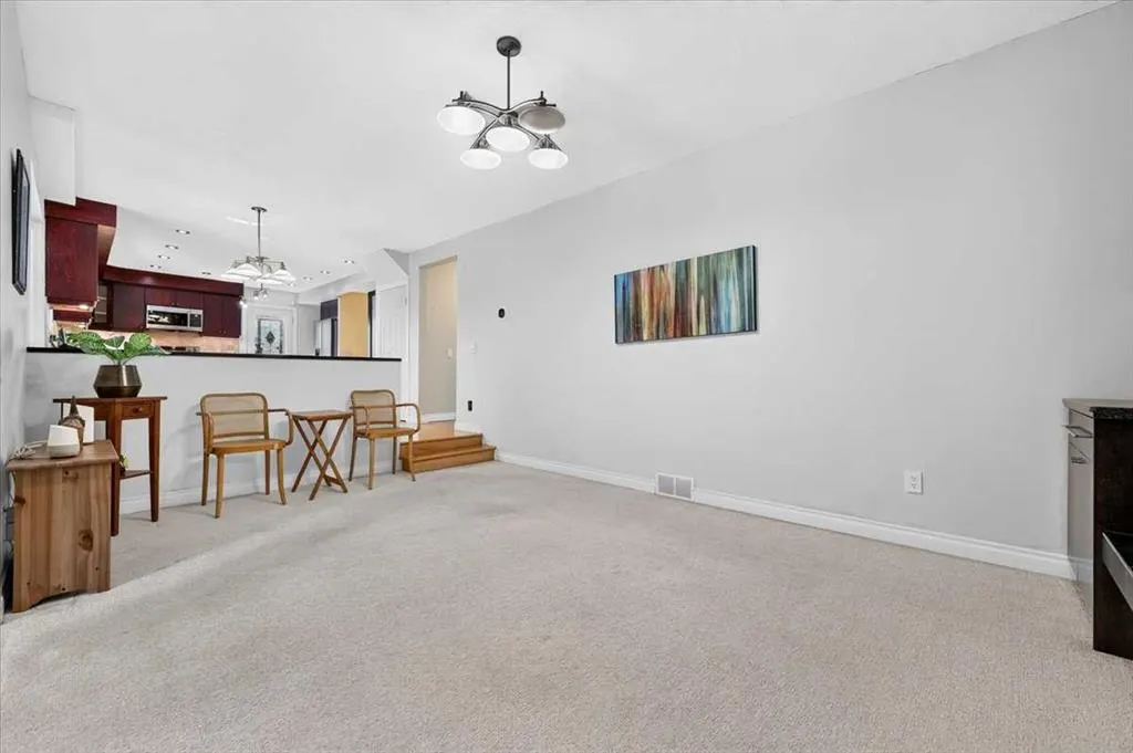 316 Parkland Way SE