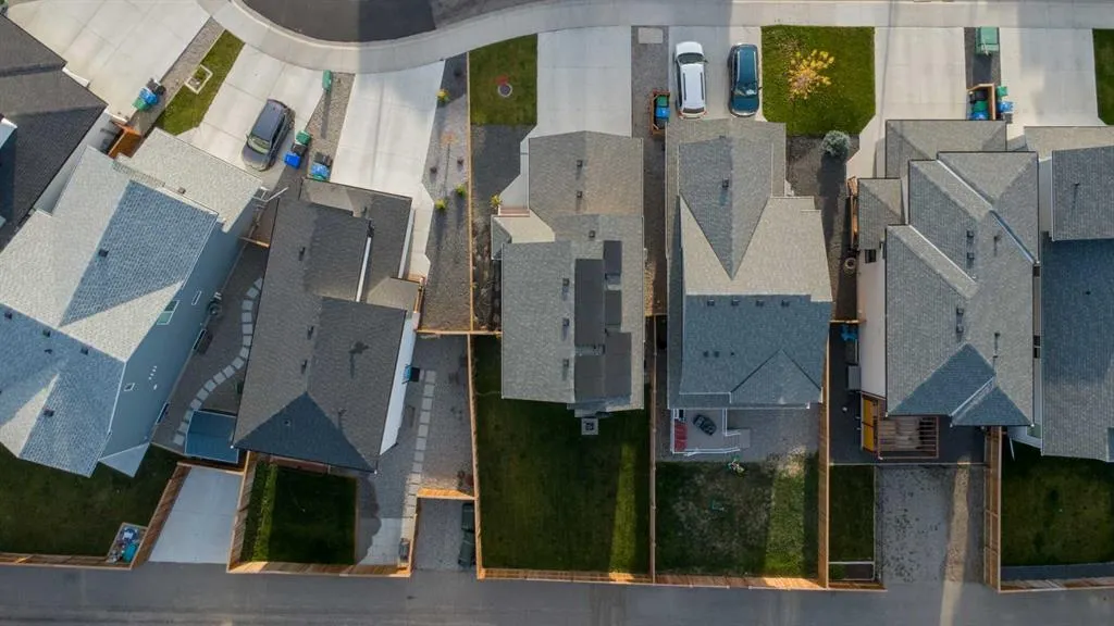 22 Goldenrod Place W