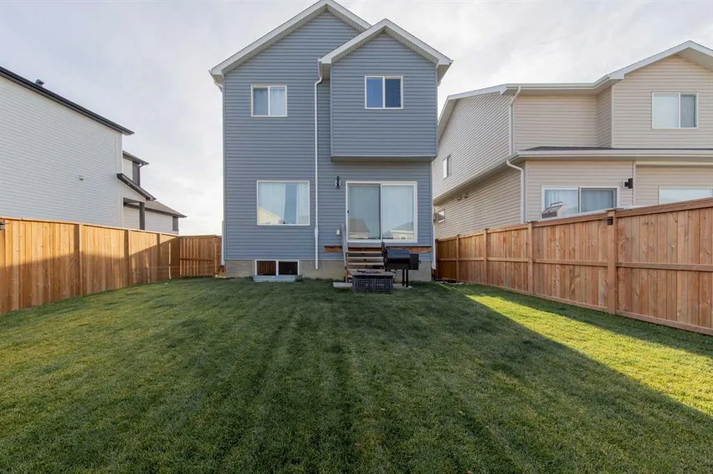 22 Goldenrod Place W