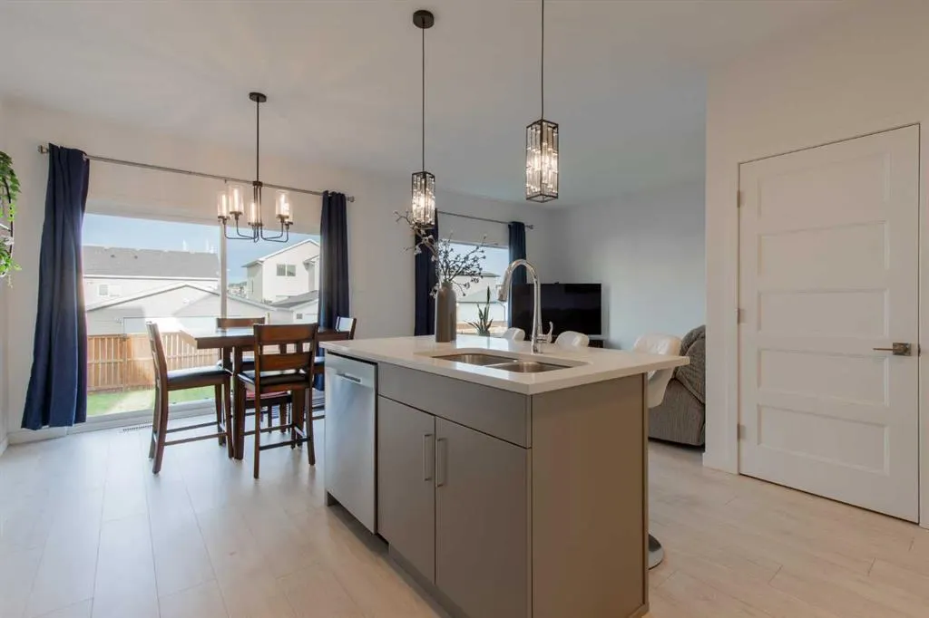 22 Goldenrod Place W