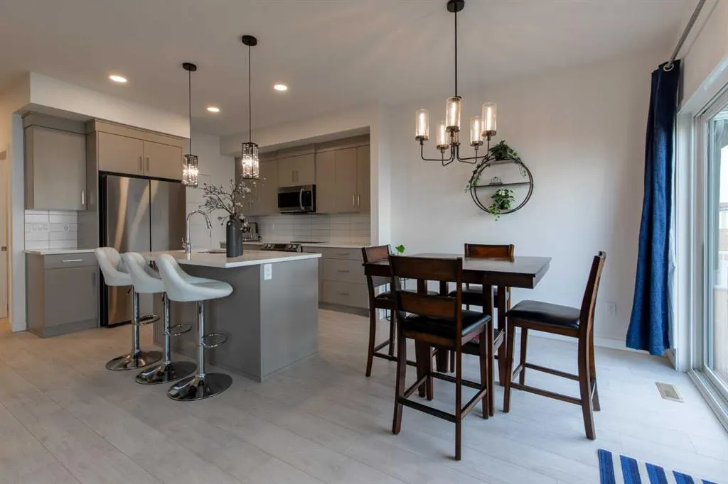 22 Goldenrod Place W
