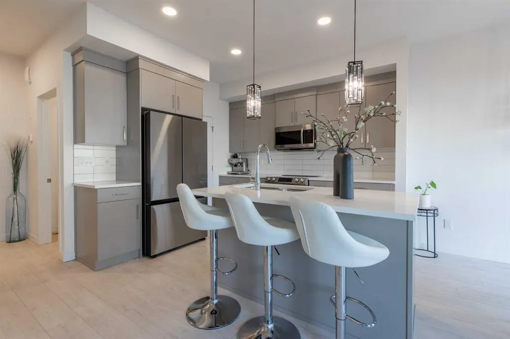 22 Goldenrod Place W