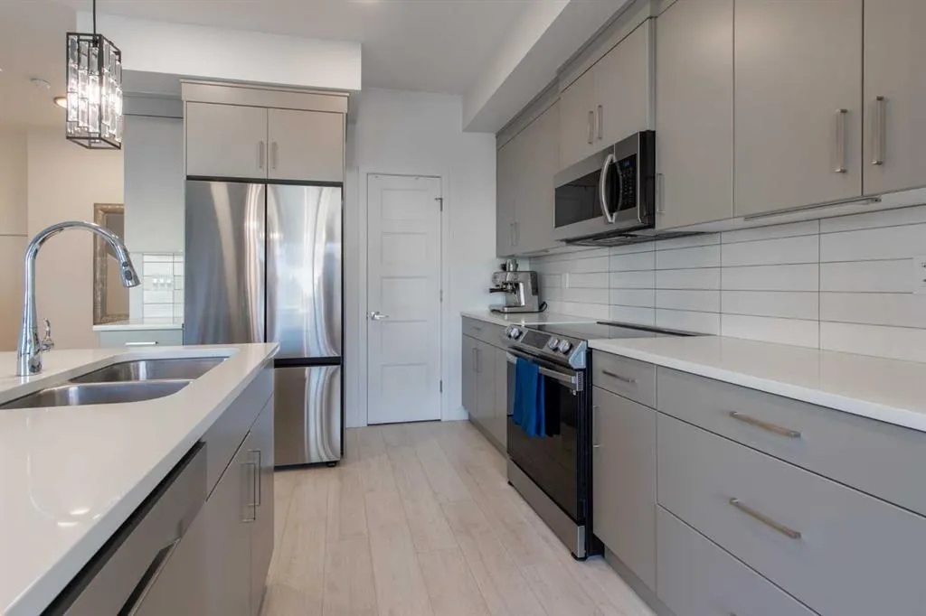 22 Goldenrod Place W